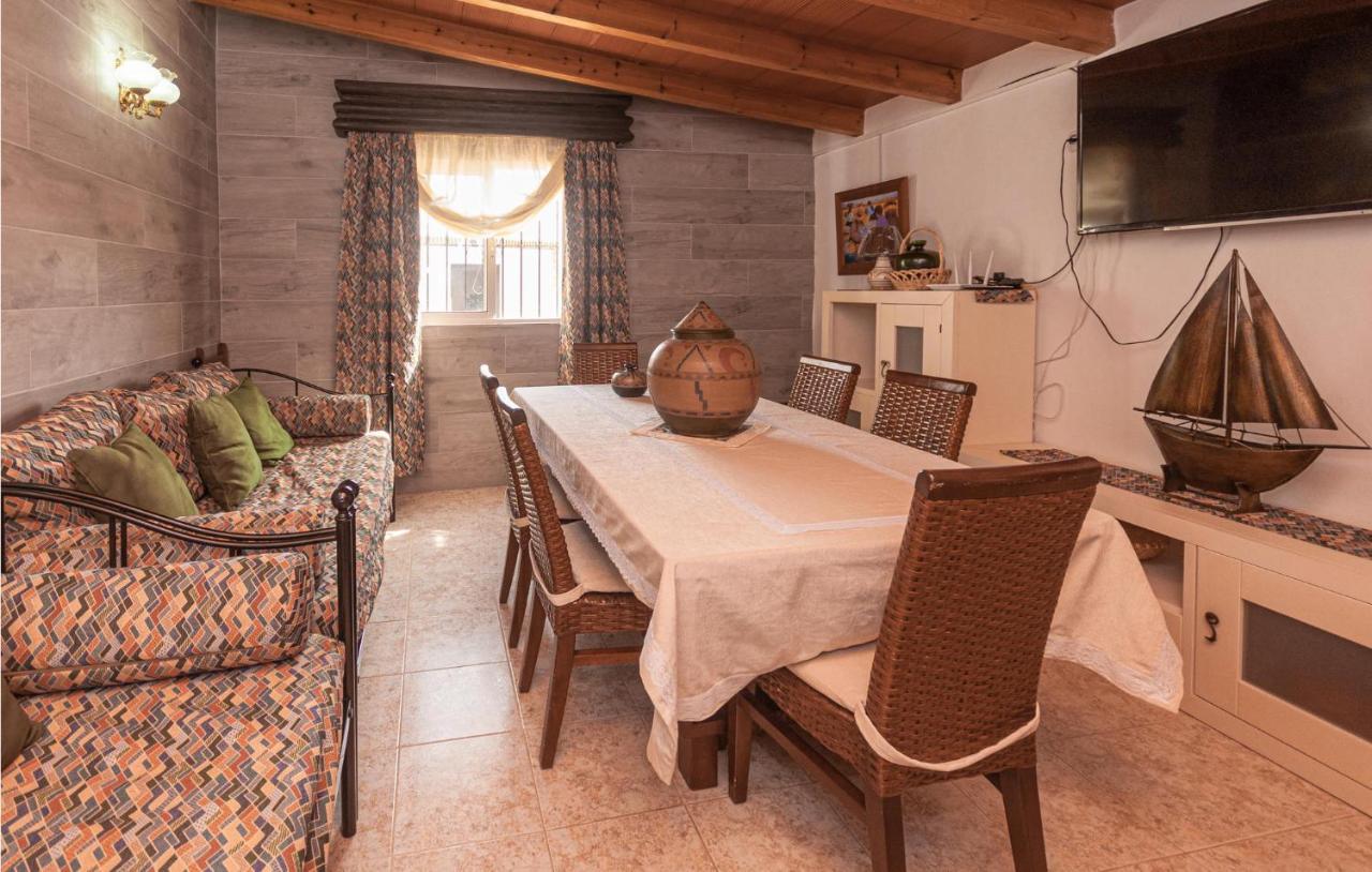 Awesome Home In Antequera With Wifi Bagian luar foto