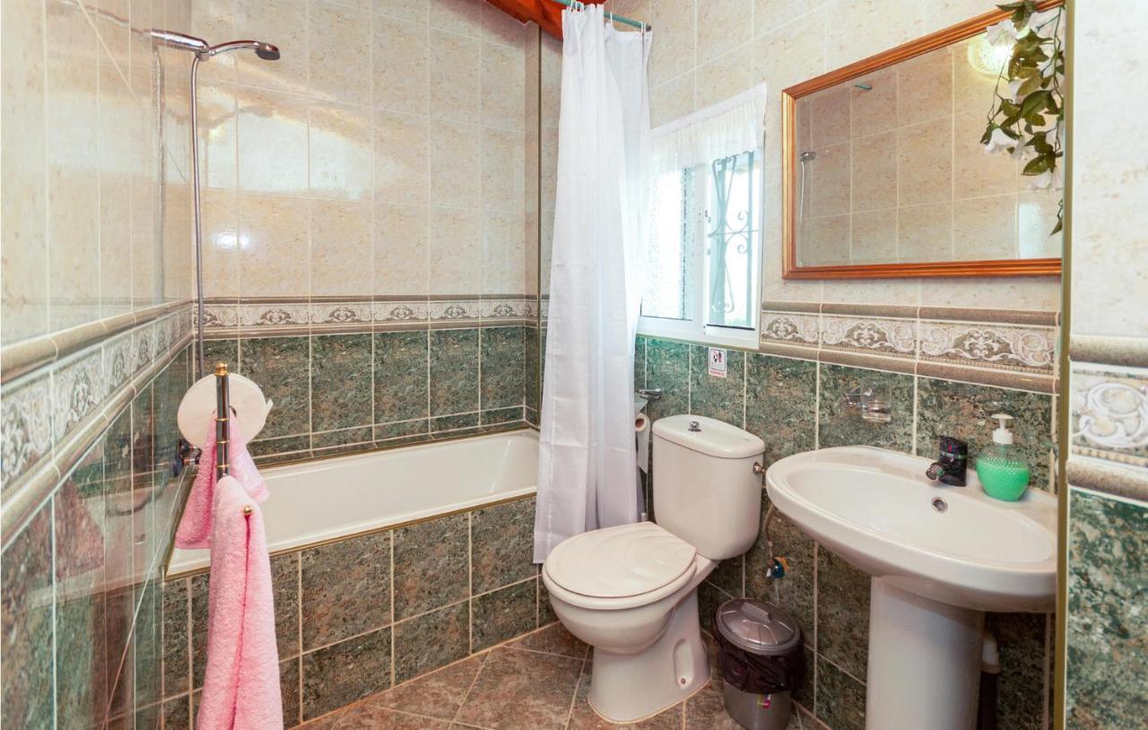 Awesome Home In Antequera With Wifi Bagian luar foto